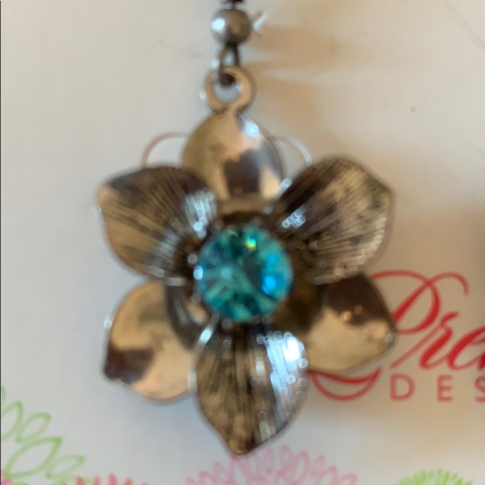 Premier Designs Garden Gate Earrings - Picture 2 of 5